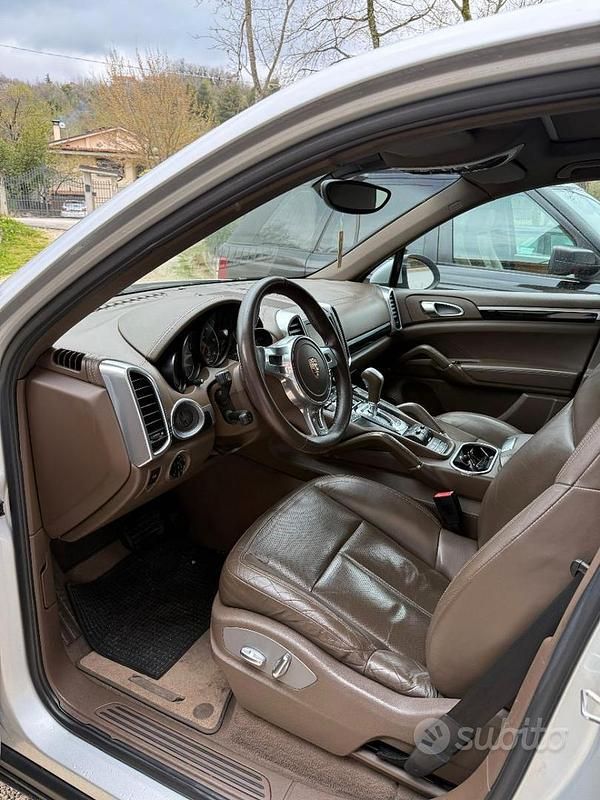 Usata Porsche Cayenne 245 CV (180 kW) 2011 Grigio SUV