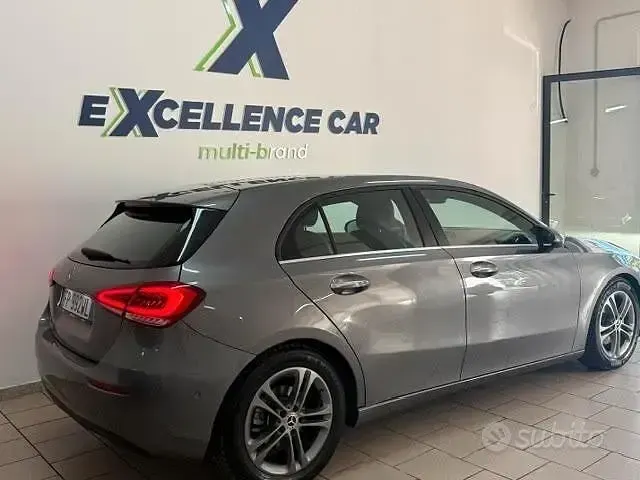 Usata Mercedes A180 116 CV (85 kW) 2018 Grigio Berlina
