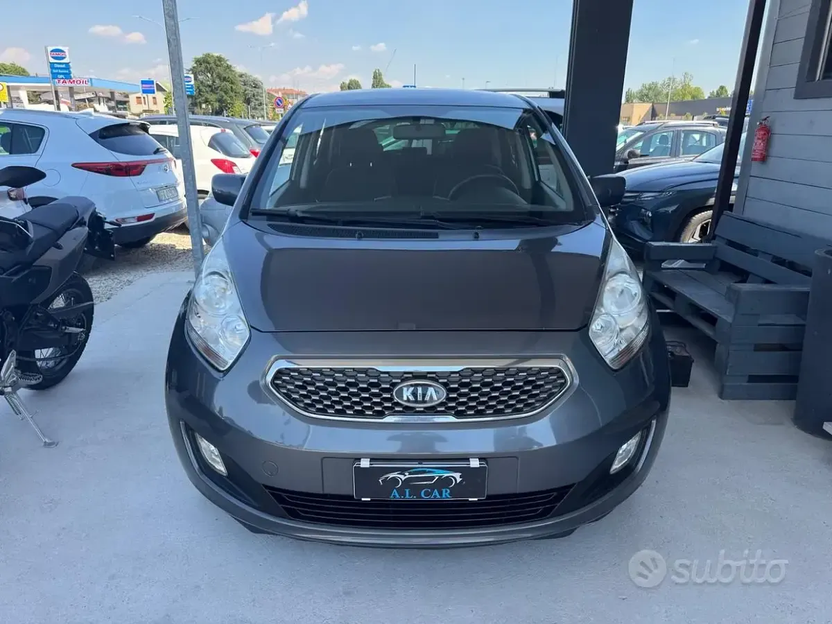 Usata Kia Venga 90 CV (66 kW) 2011 Grigio Utilitaria