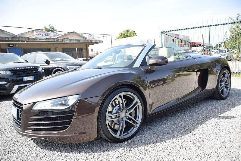 Marrone Usata 2011 Audi R8 Spyder Ambiente Cabrio | 69.900 € (Buon prezzo) - Immagine 1/4
