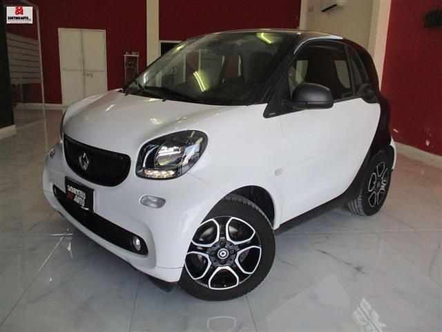 Bianco(met.) Usata 2018 Smart ForTwo Cabrio Passion Cabrio | 14.350 € (Molto cara) - Immagine 1/4
