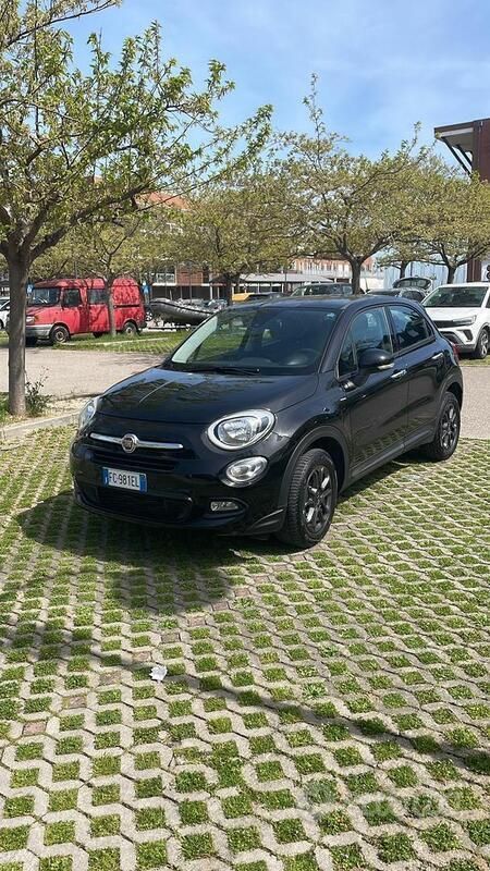 Nero Usata 2016 Fiat 1600 Tre volumi | 13.000 € (Buon prezzo) - Immagine 1/4