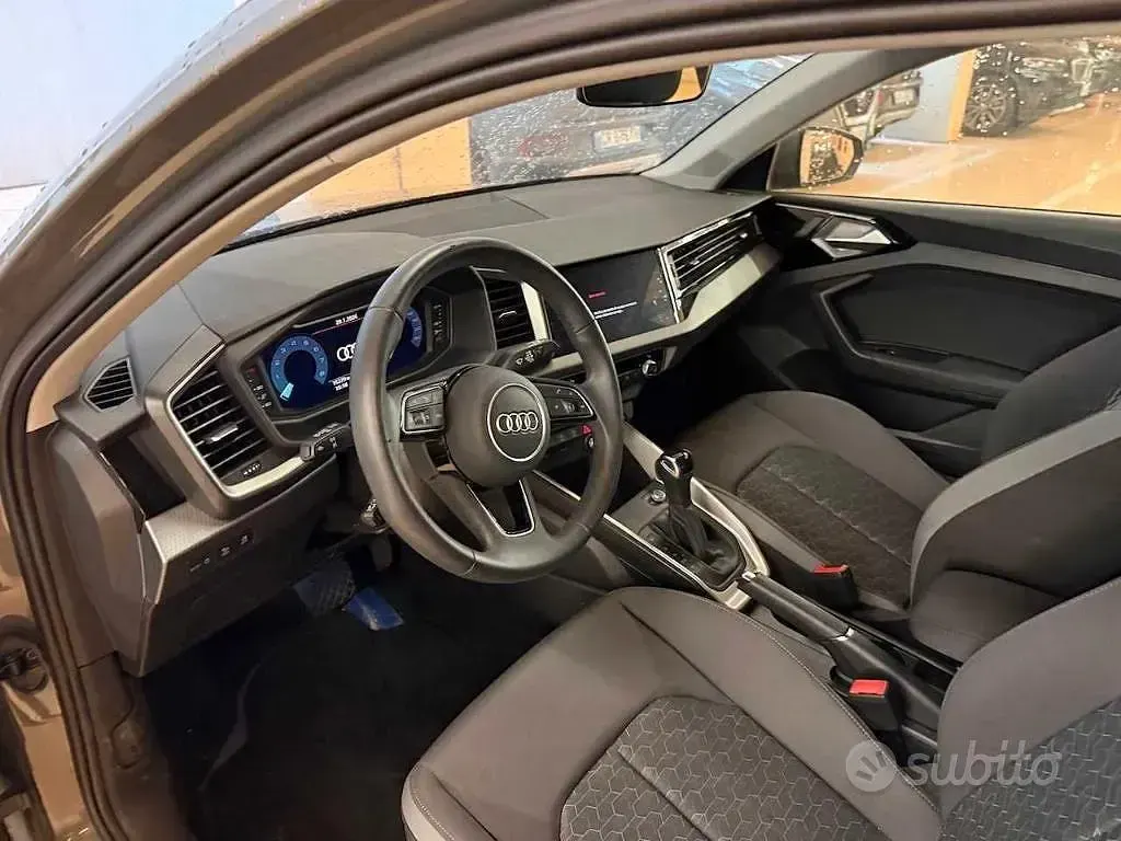 Usata Audi A1 Comfort 150 CV (110 kW) 2024 Grigio SUV