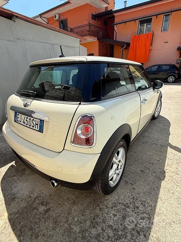 Usata Mini Cooper 90 CV (66 kW) 2011 Bianco Utilitaria