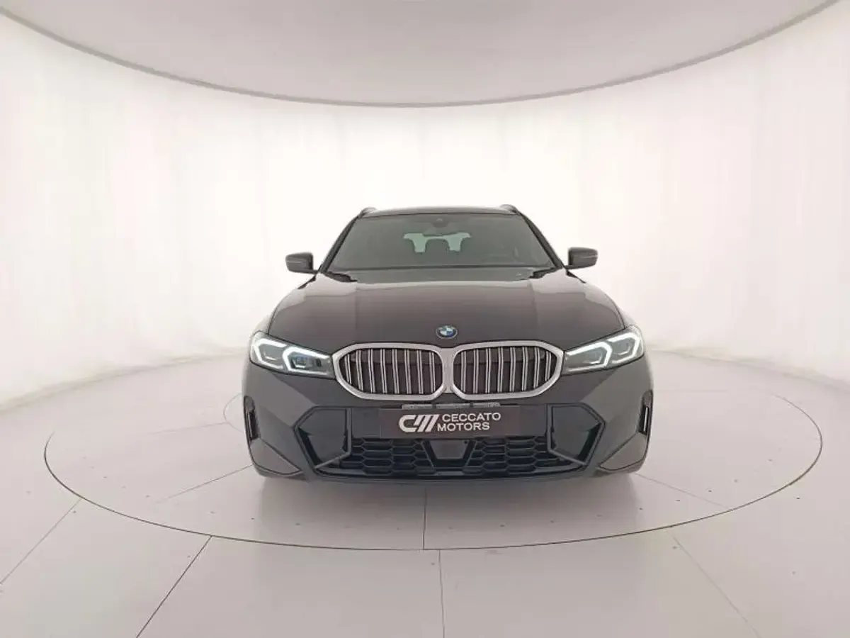 Usata BMW 318 M Sport 150 CV (110 kW) 2025 Black sapphire metallizzato Station wagon