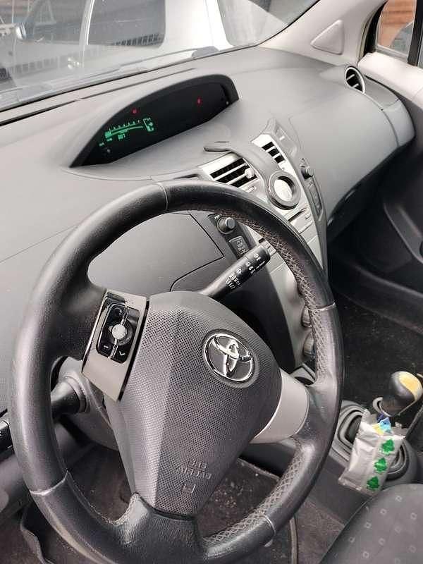 Usata Toyota Yaris 65 CV (47 kW) 2007 Utilitaria