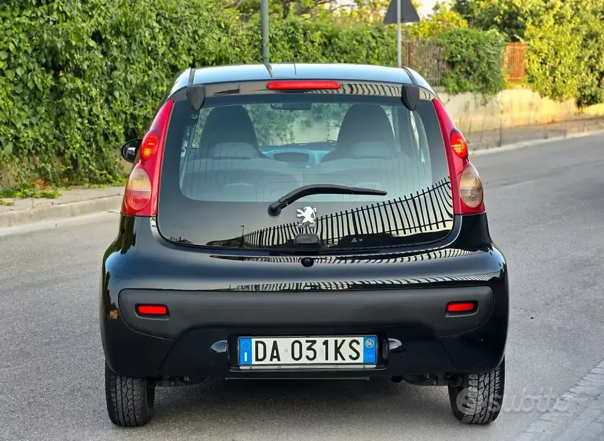 Usata Peugeot 107 54 CV (39 kW) 2006 Nero Utilitaria