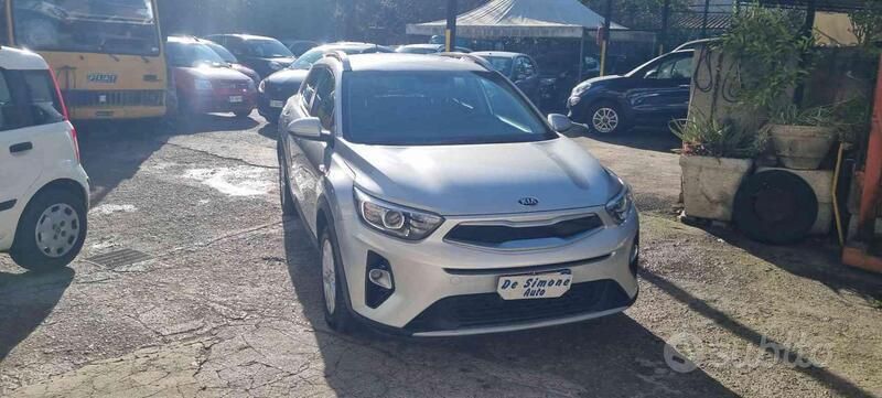 Usata Kia Stonic Style 101 CV (74 kW) 2020 Argento SUV