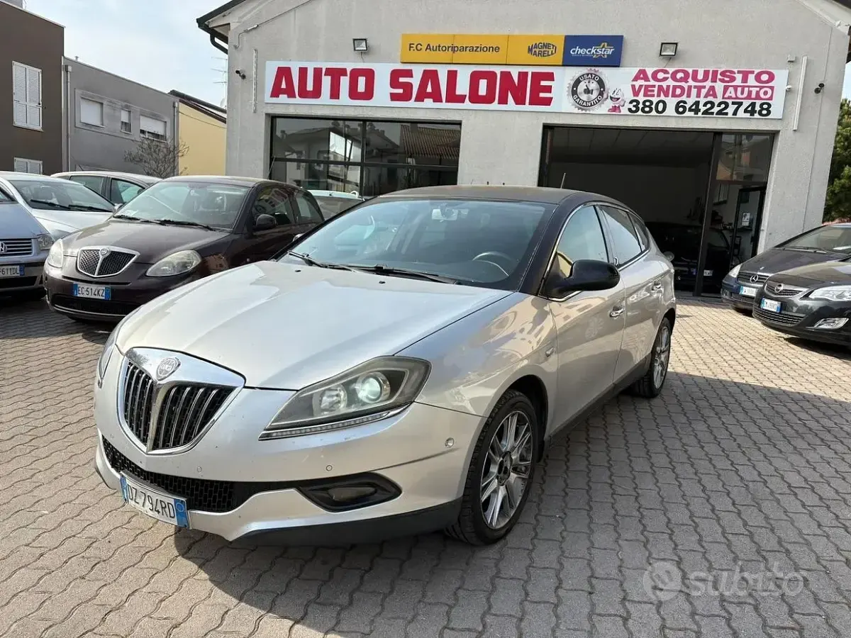 Usata Lancia Delta 165 CV (121 kW) 2009 Grigio Utilitaria