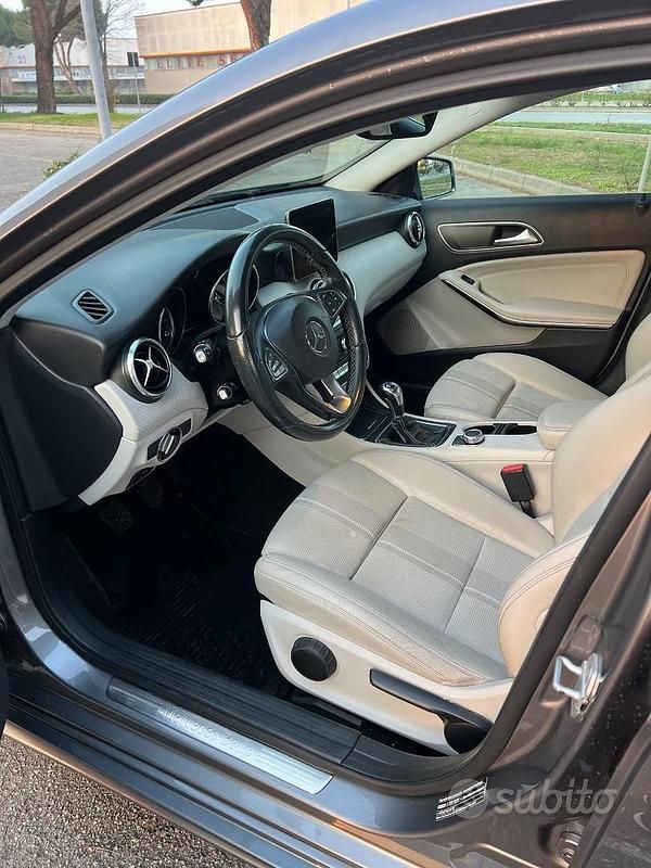 Usata Mercedes A160 Executive 90 CV (66 kW) 2017 Grigio Berlina
