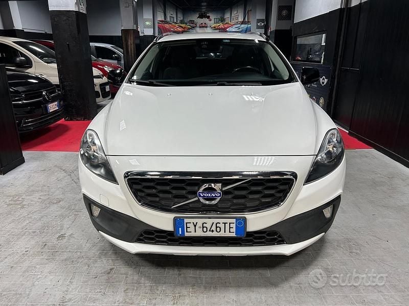 Bianco Usata 2015 Volvo V40 CC Momentum Station wagon | 10.500 € (Buon prezzo) - Immagine 1/4