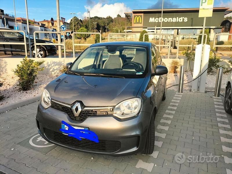 Grigio Usata 2021 Renault Twingo Zen Due volumi | 9999 € (Buon prezzo) - Immagine 1/1