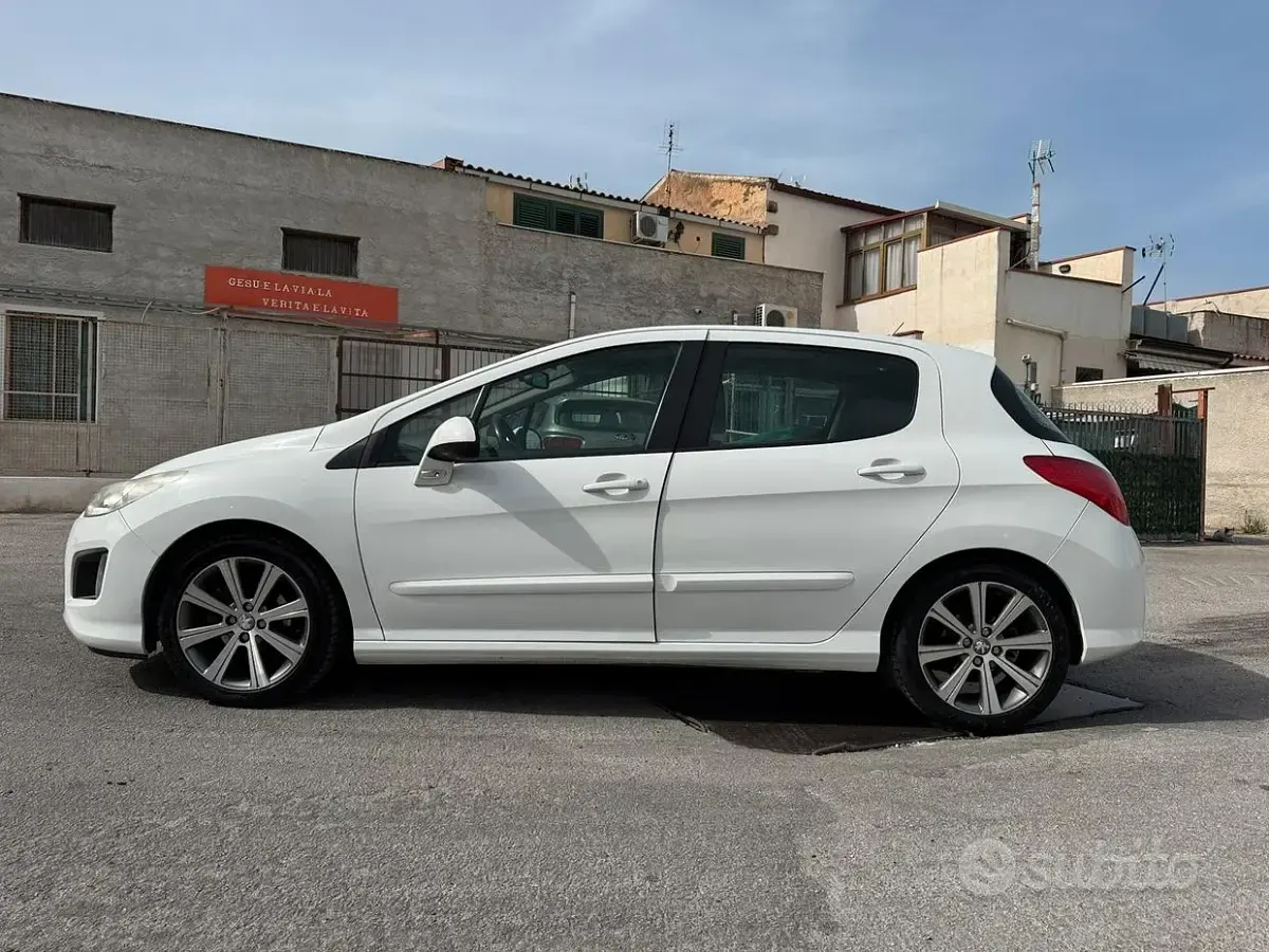 Usata Peugeot 308 Allure 112 CV (82 kW) 2012 Bianco Berlina