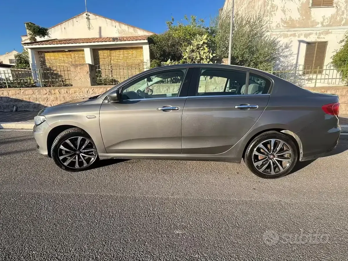 Usata Fiat Tipo 95 CV (69 kW) 2017 Grigio Berlina
