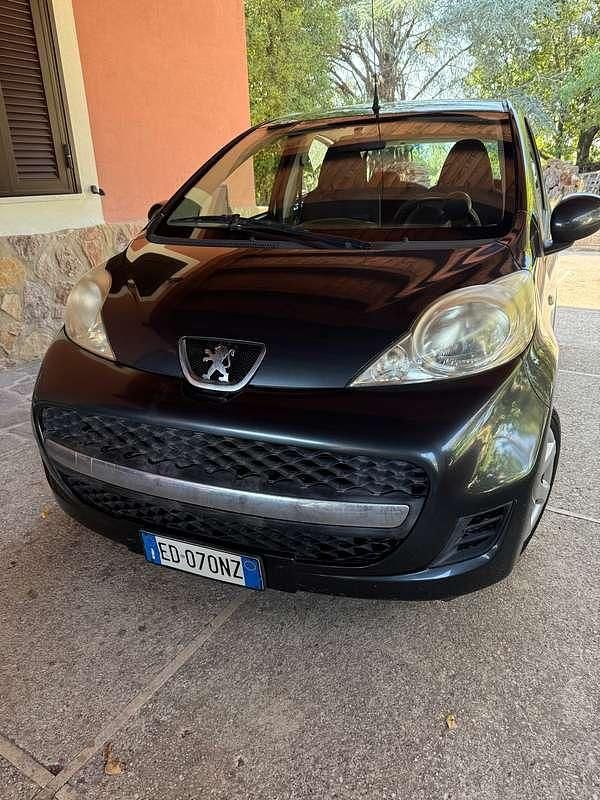 Nero Usata 2010 Peugeot 107 Due volumi | 4800 € (Buon prezzo) - Immagine 1/4