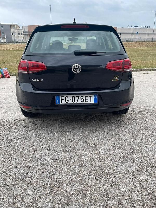 Blu Usata 2016 VW Golf Tre volumi | 6100 € (Molto cara) - Immagine 1/4