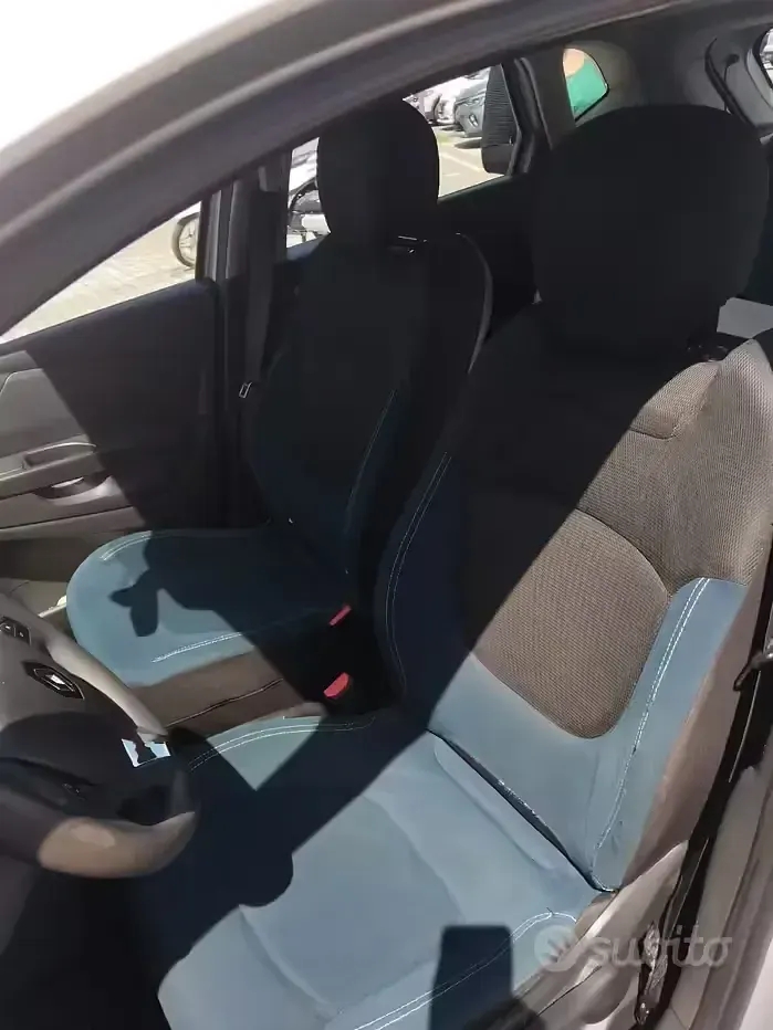 Usata Renault Captur 90 CV (66 kW) 2014 Grigio SUV