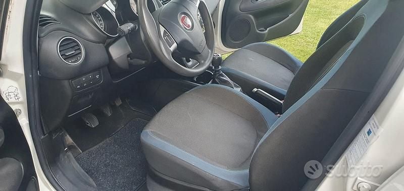 Usata Fiat Grande Punto 77 CV (56 kW) 2012 Bianco Utilitaria