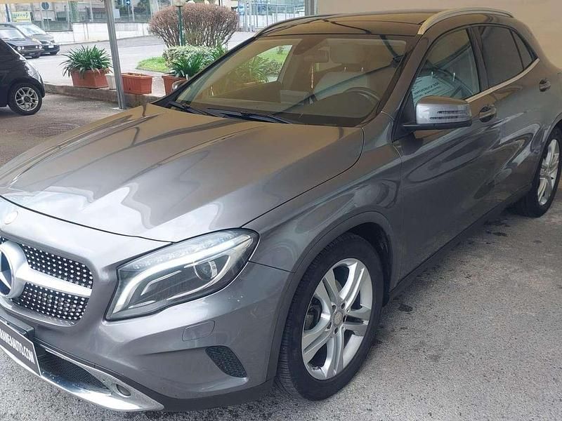 Usata Mercedes GLA180 Business 109 CV (80 kW) 2016 Grigio SUV