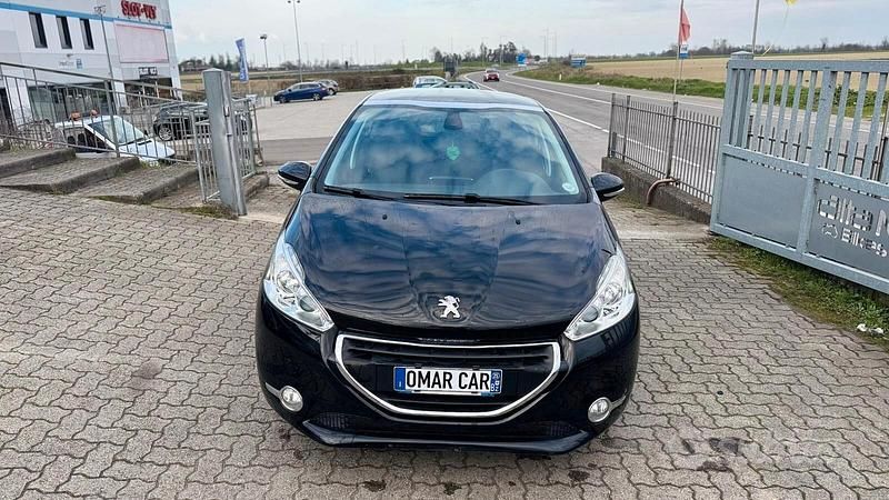 Usata Peugeot 208 95 CV (69 kW) 2015 Nero Utilitaria