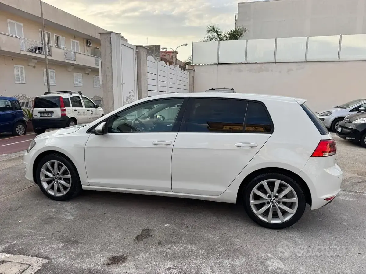 Usata VW Golf VII Highline 110 CV (80 kW) 2015 Bianco Berlina