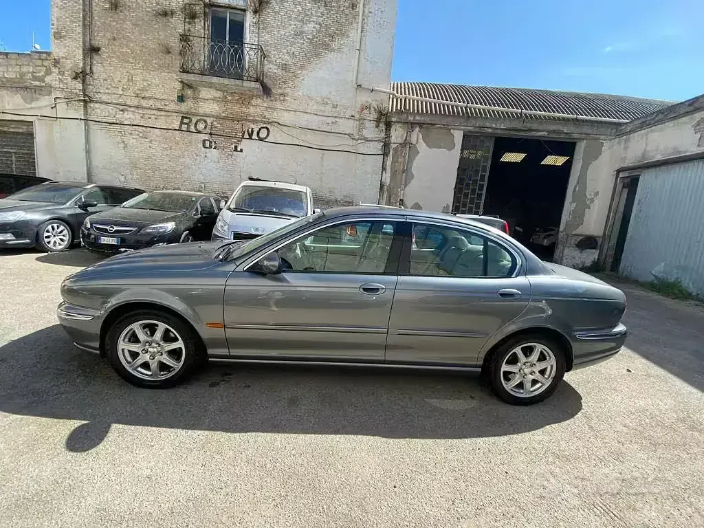 Usata Jaguar X-type Executive 156 CV (114 kW) 2004 Grigio Berlina