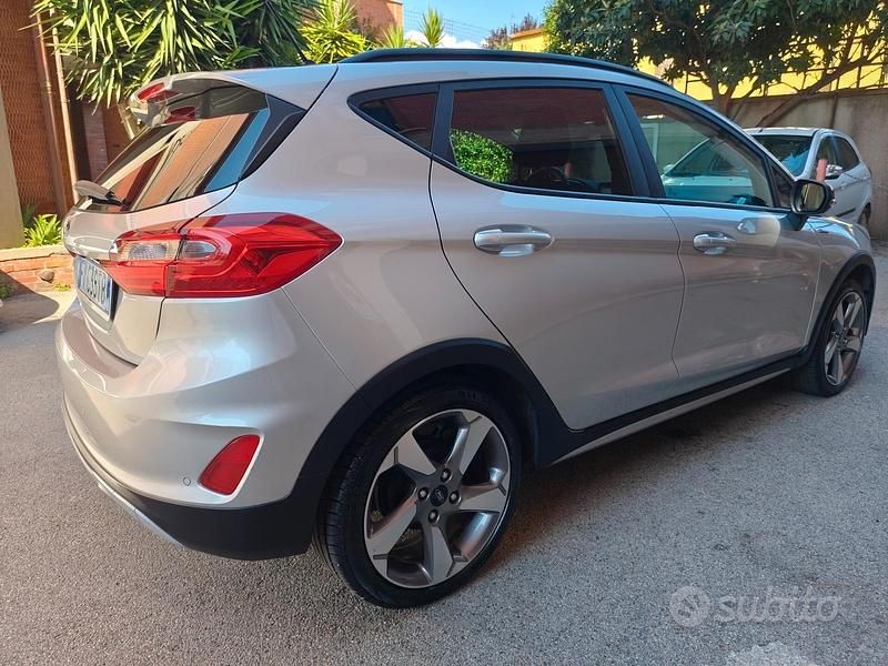 Usata Ford Fiesta Active 100 CV (73 kW) 2019 Grigio Berlina