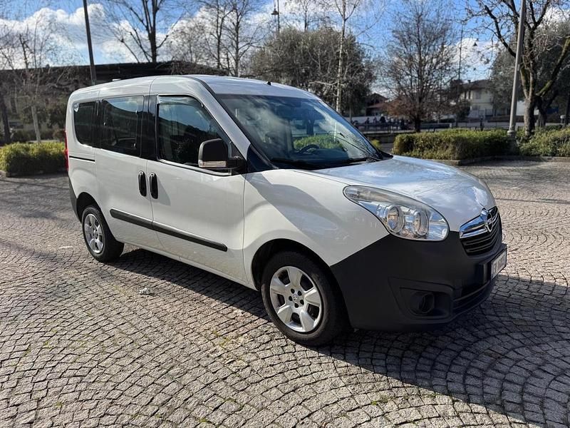 Usata Opel Combo 90 CV (66 kW) 2014 Bianco Monovolume