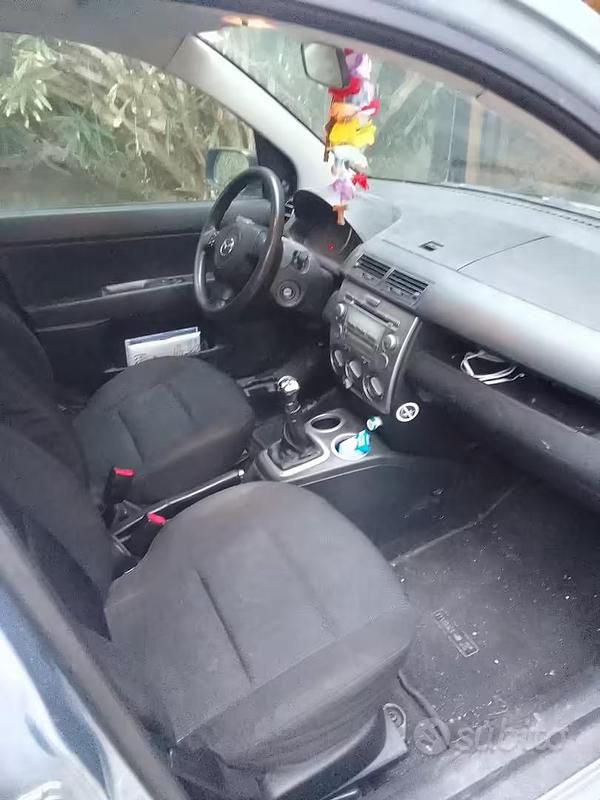 Usata Mazda 2 68 CV (50 kW) 2006 Blu Utilitaria