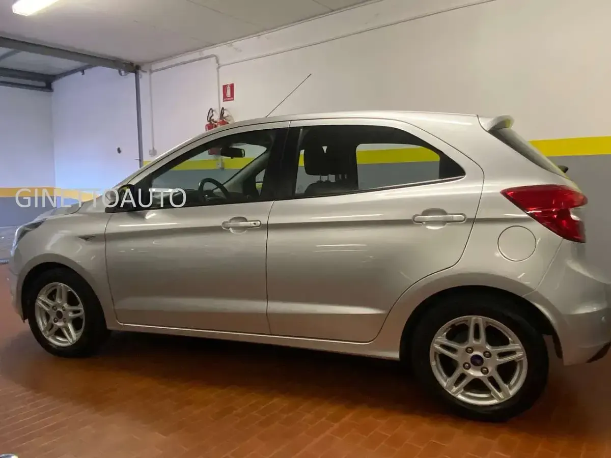 Usata Ford Ka Ultimate 86 CV (63 kW) 2017 Grigio metal chiaro Berlina