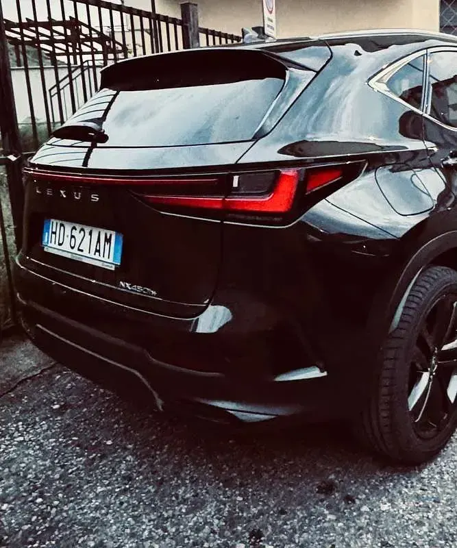 Usata Lexus NX450h+ Luxury Line 185 CV (136 kW) 2026 Nero SUV