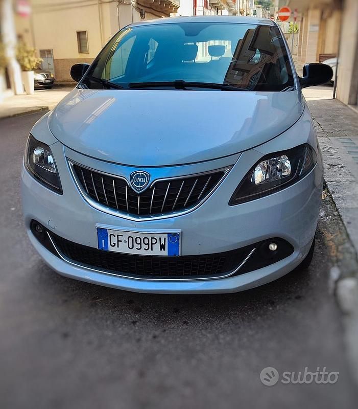 Usata Lancia Ypsilon Gold 69 CV (50 kW) 2021 Grigio Utilitaria