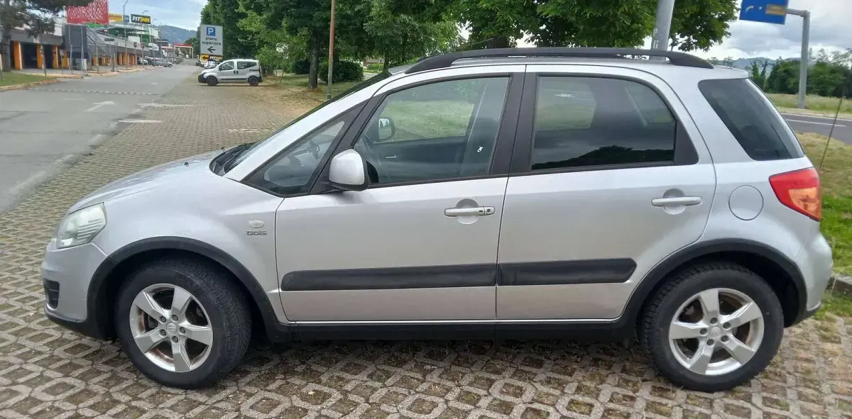 Usata Suzuki SX4 135 CV (99 kW) 2012 Argento SUV