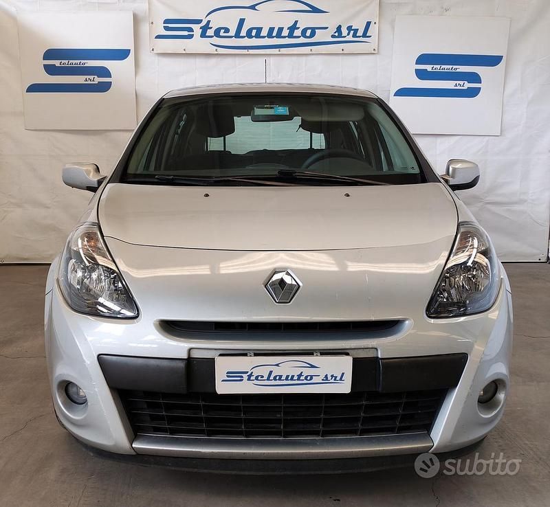 Usata Renault Clio II Dynamique 74 CV (54 kW) 2009 Grigio Berlina