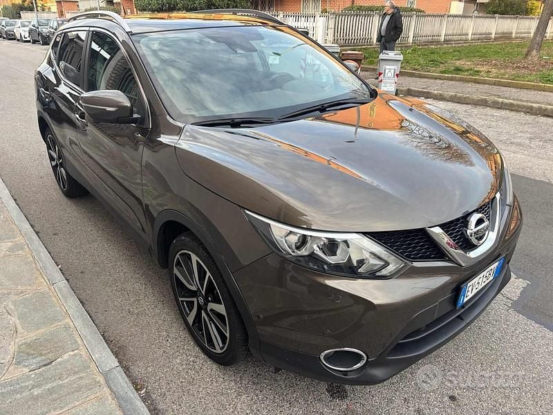 Usata Nissan Qashqai Tekna 131 CV (96 kW) 2014 Grigio SUV