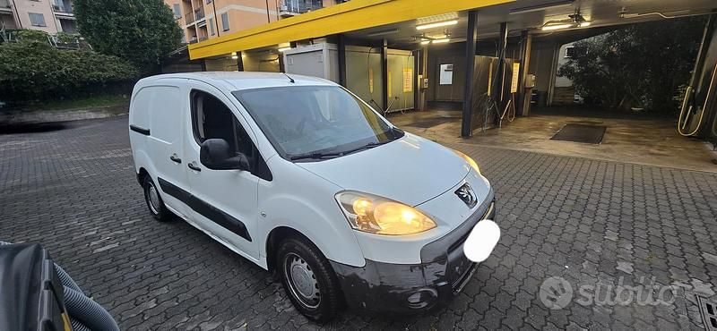 Bianco Usata 2012 Peugeot Partner Monovolume | 4500 € (Ottimo prezzo) - Immagine 1/4