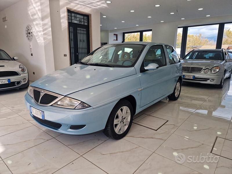 Blu Usata 2002 Lancia Ypsilon Due volumi | 1990 € (Buon prezzo) - Immagine 1/4