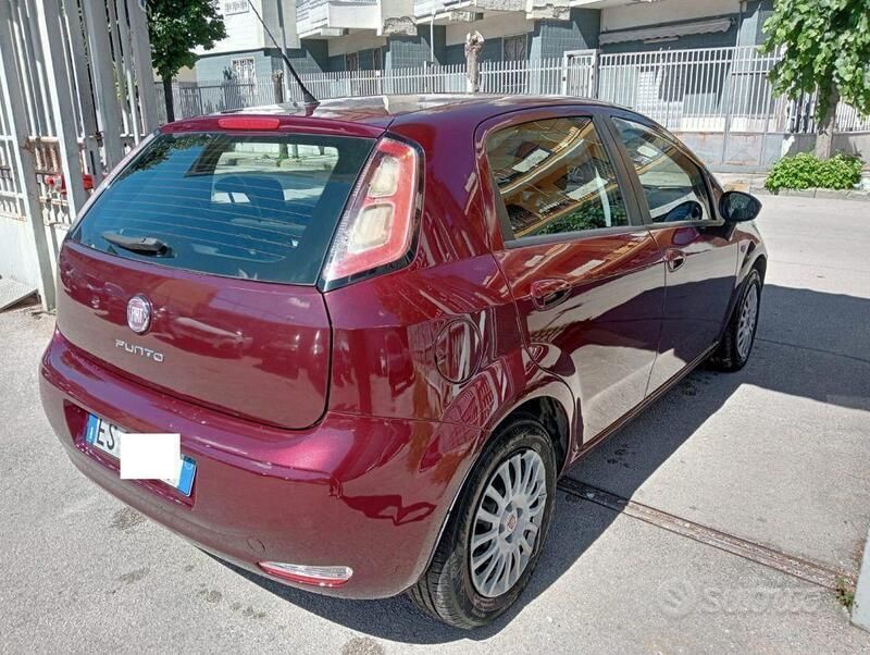 Usata Fiat Punto Lounge 75 CV (55 kW) 2014 Bordeaux Utilitaria
