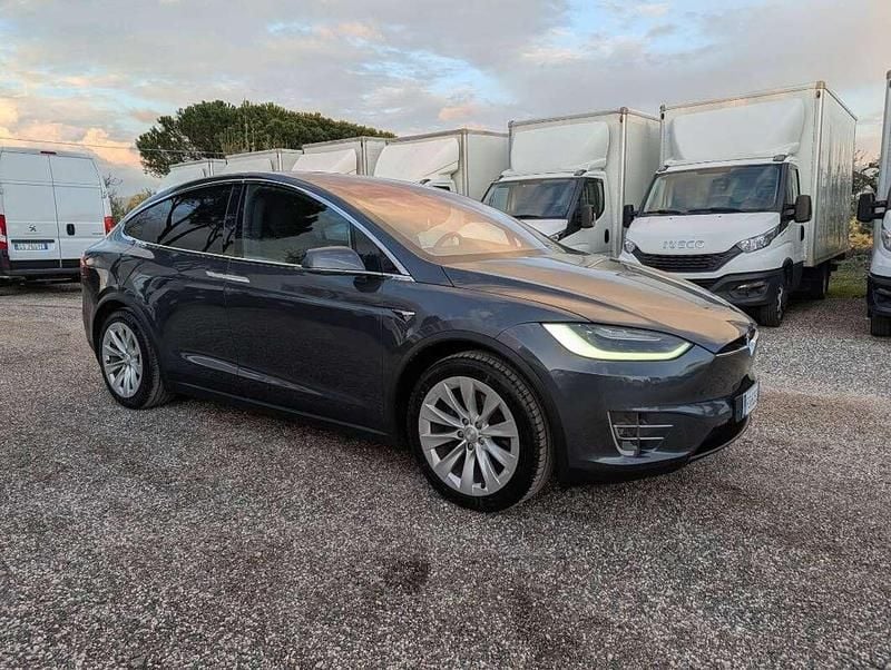 Usata Tesla Model X 158 kW (215 CV) 2018 Blue marine SUV