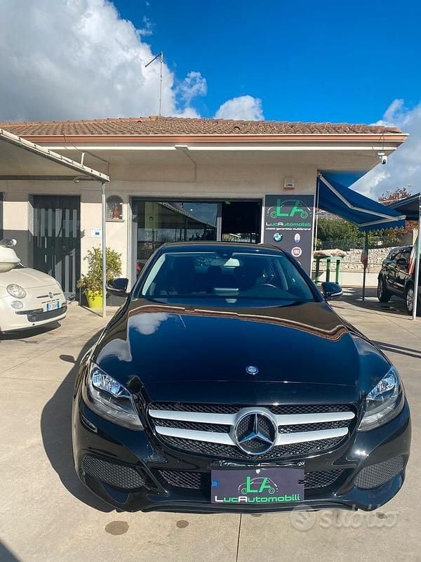 Usata Mercedes C200 Premium 135 CV (99 kW) 2015 Nero Berlina