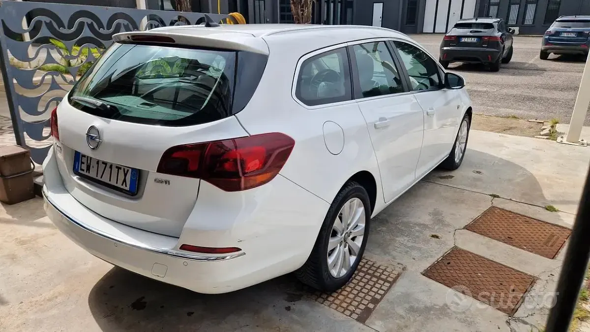 Gebraucht Opel Astra S 136 PS (100 kW) 2014 Weiß Kombi