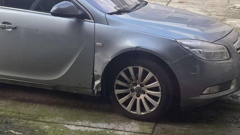 Usata 2010 Opel Insignia Cosmo Station wagon | 3500 € (Ottimo prezzo) - Immagine 1/4