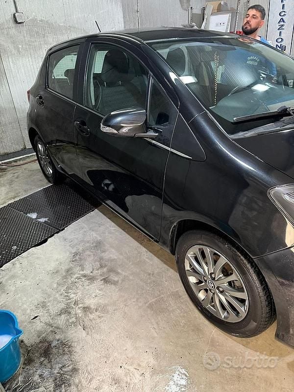 Usata Toyota Yaris 69 CV (50 kW) 2016 Nero Berlina