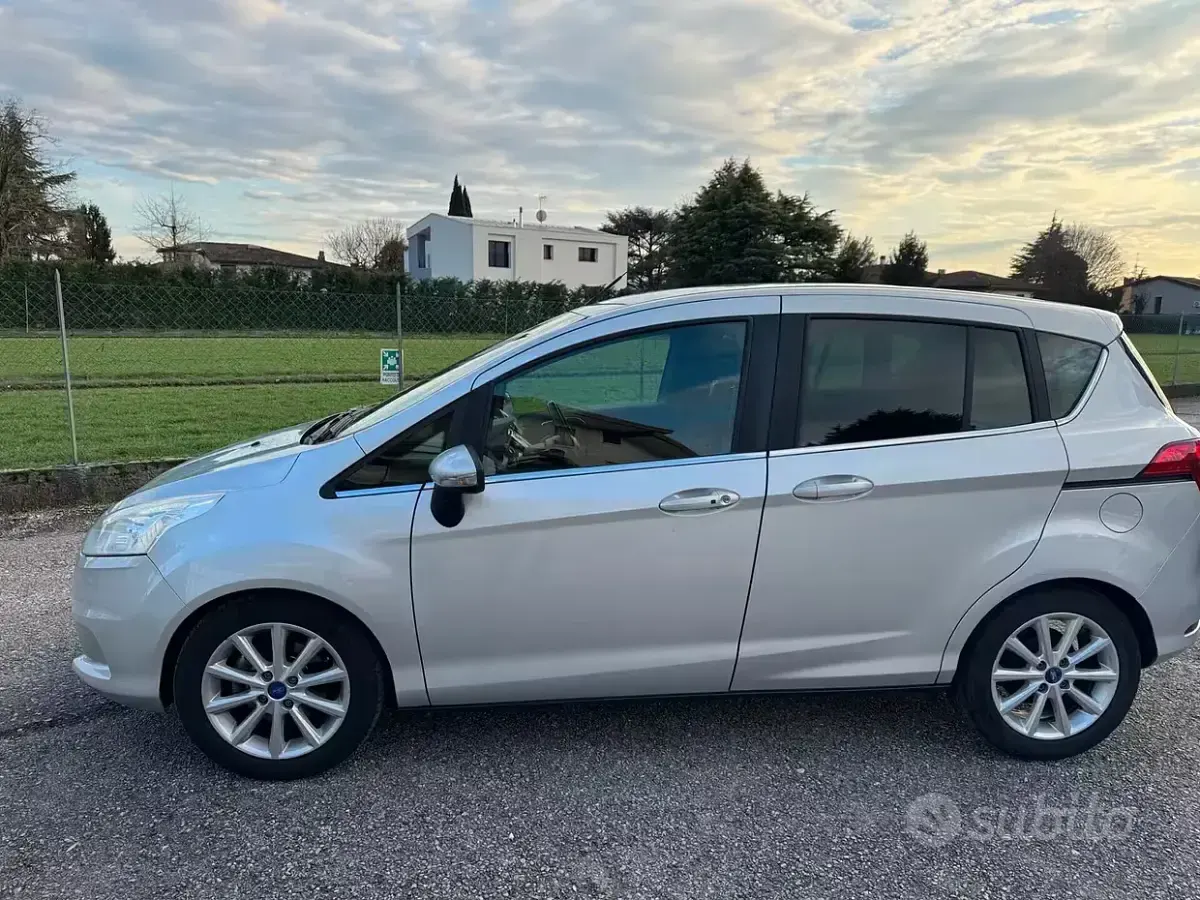 Usata Ford B-MAX Titanium 75 CV (55 kW) 2015 Nero Monovolume