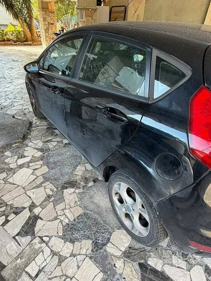 Usata Ford Fiesta 70 CV (51 kW) 2012 Nero Berlina