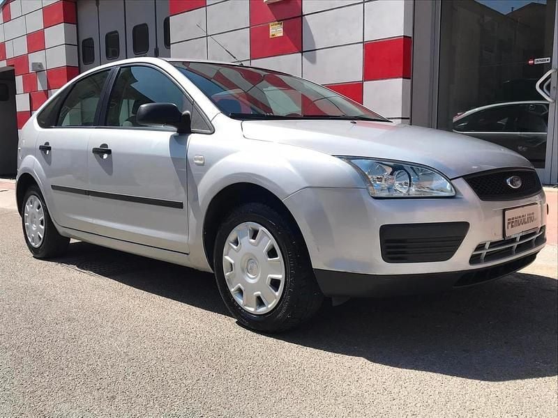 Usata Ford Focus Zetec 110 CV (80 kW) 2005 Argento Berlina