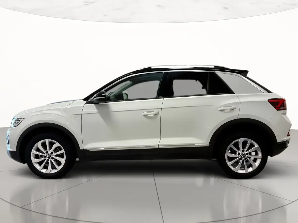 Usata VW T-Roc Style 110 CV (80 kW) 2023 Pure white nero SUV