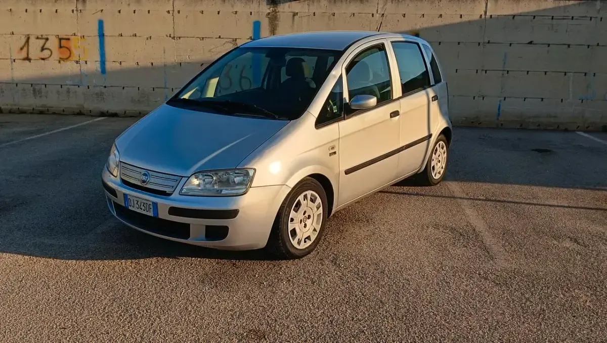 Usata Fiat Idea 90 CV (66 kW) 2007 Argento Monovolume