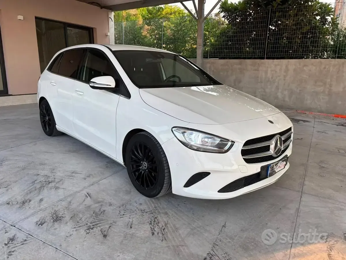 Usata Mercedes B180 116 CV (85 kW) 2020 Bianco Utilitaria