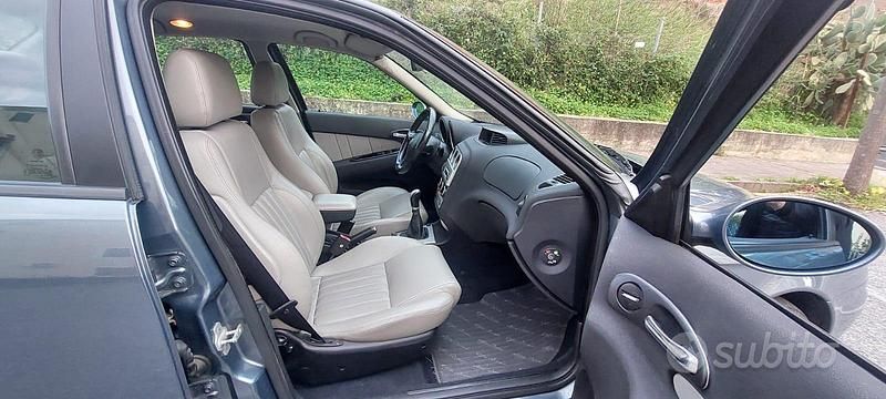 Usata Alfa Romeo 156 Distinctive 168 CV (123 kW) 2002 Grigio Berlina